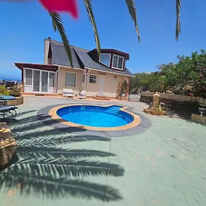 https://villa-carlitos.tenerifehoteles.net